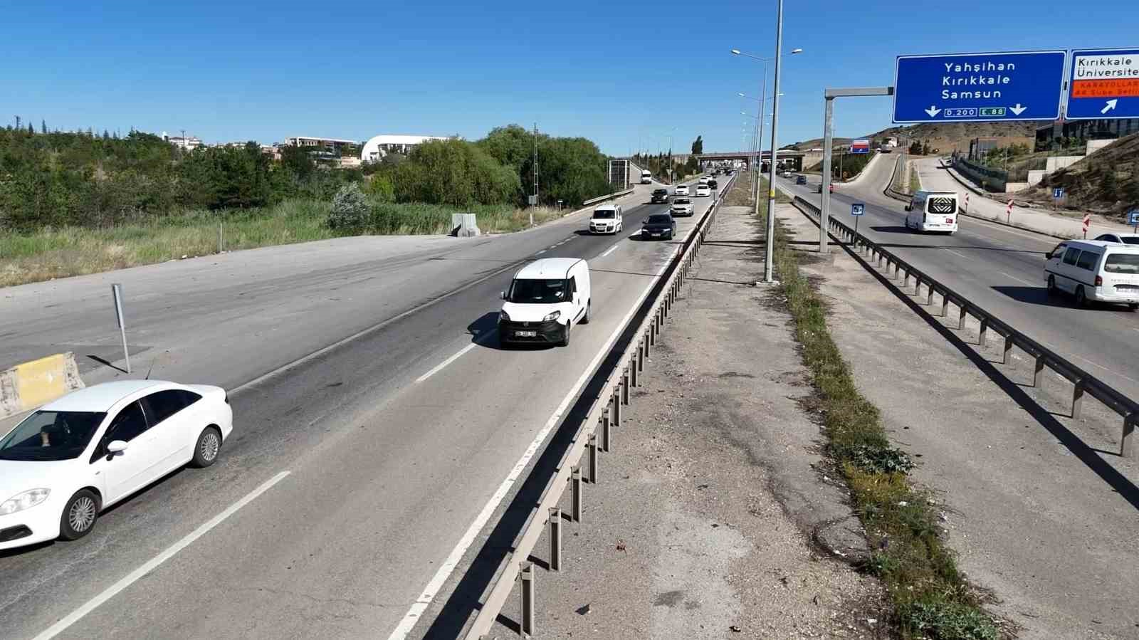 Tatilcilerin dönüşü devam ediyor: 43 ilin geçiş güzergahında trafik akıcı ilerliyor
