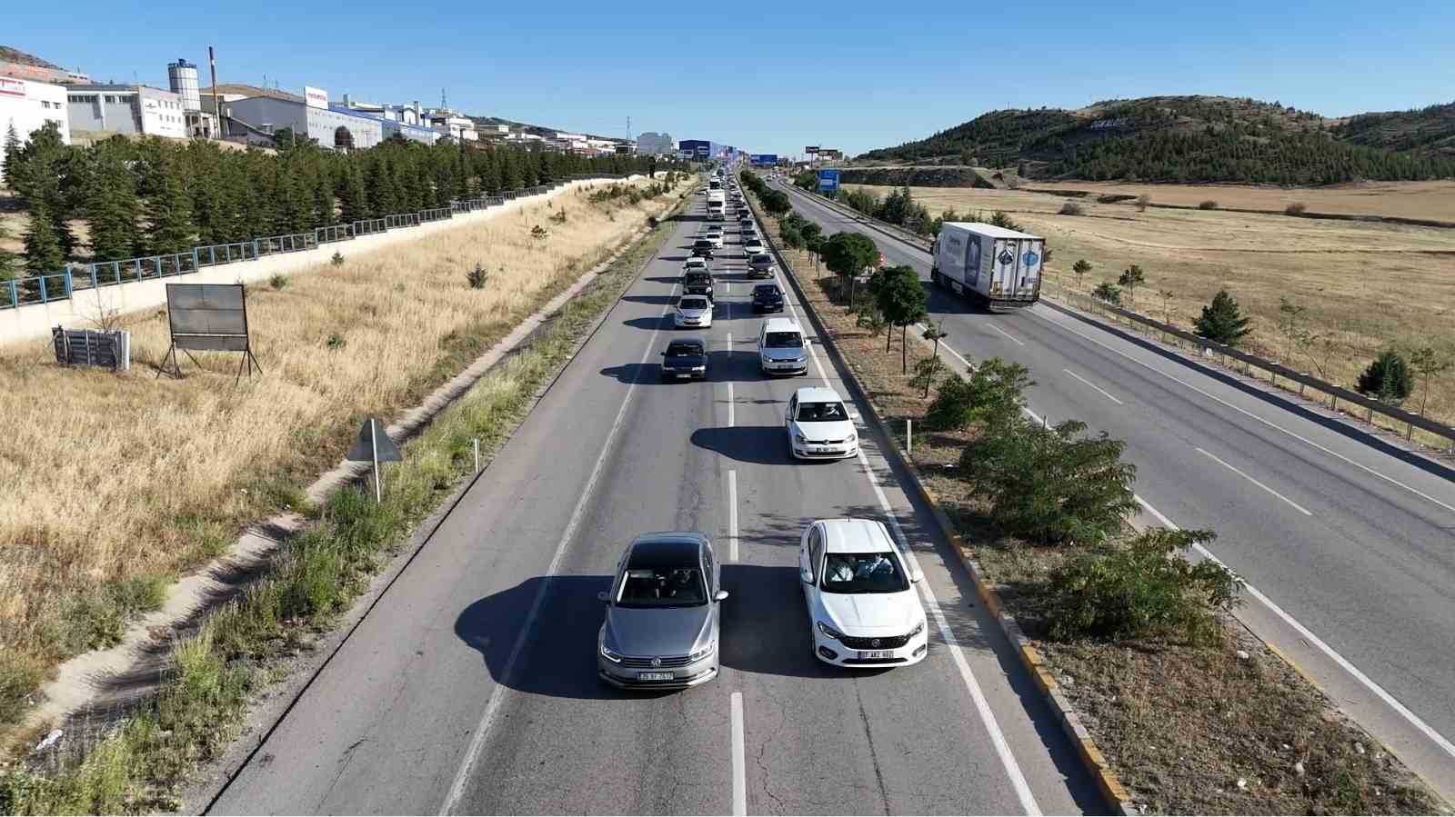 43 ilin geçiş güzergahındaki araç trafiği havadan görüntülendi
