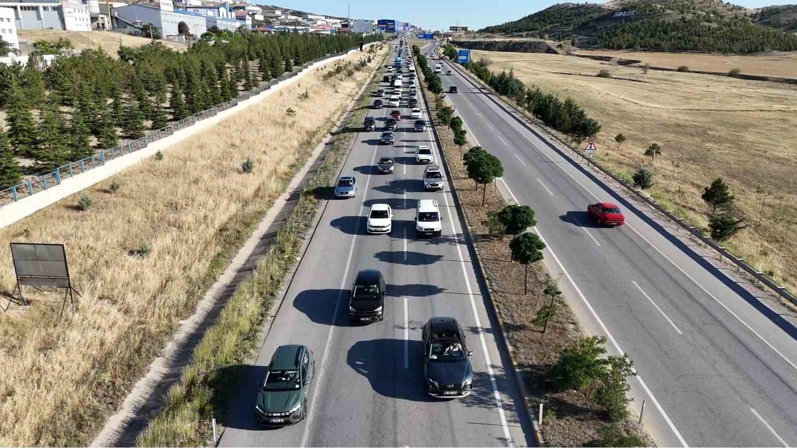 43 ilin geçiş güzergahındaki araç trafiği havadan görüntülendi
