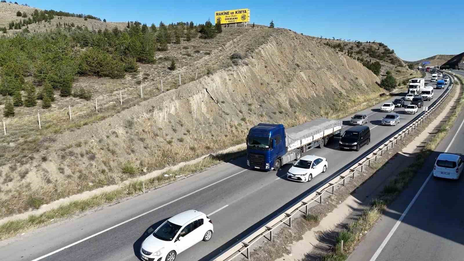 43 ilin geçiş güzergahındaki araç trafiği havadan görüntülendi
