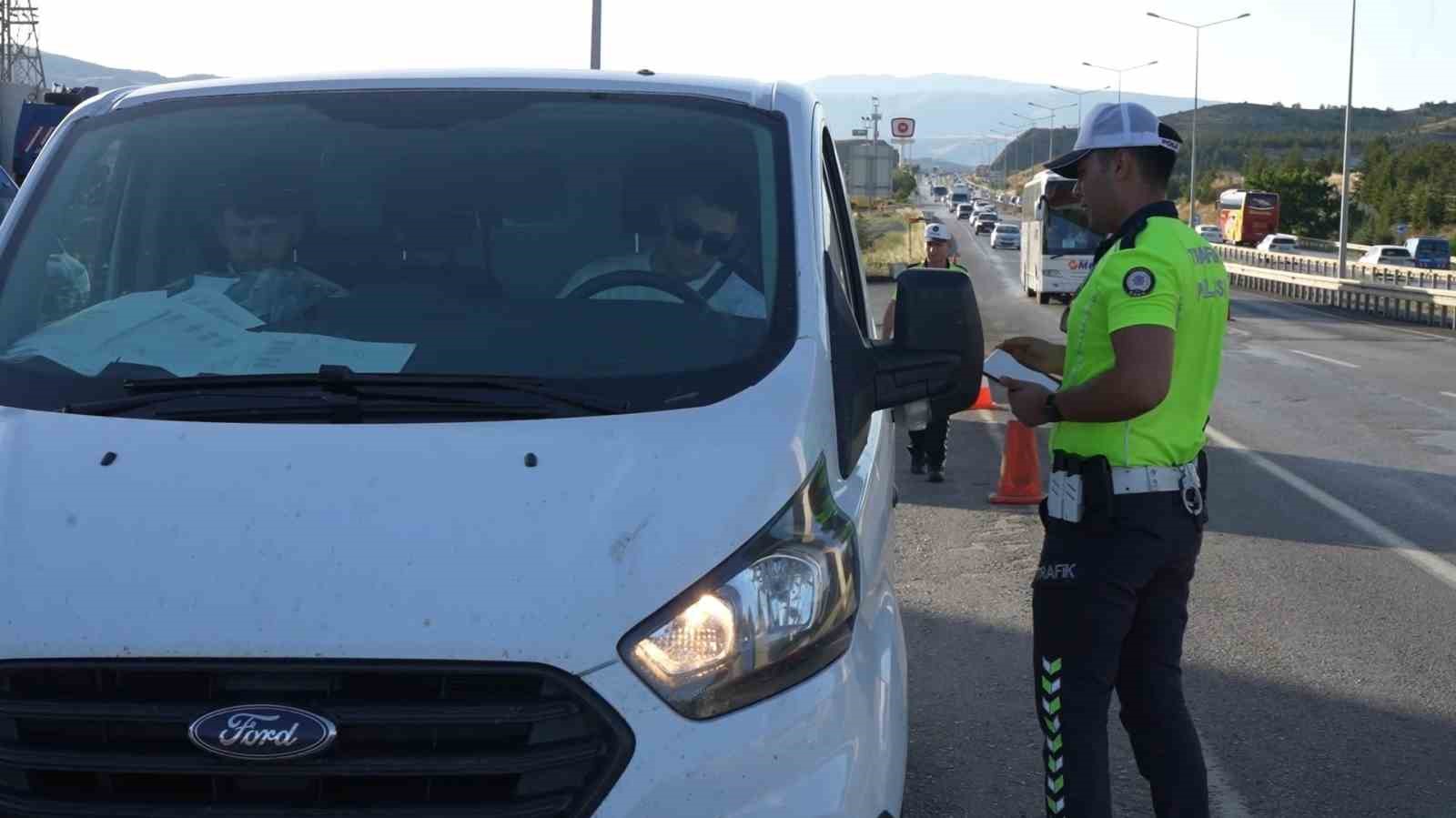 43 ilin geçiş güzergahındaki araç trafiği havadan görüntülendi
