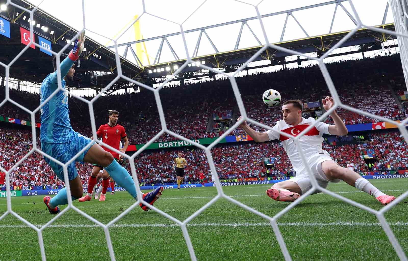 EURO 2024: Türkiye: 0 - Portekiz: 2 (İlk yarı)
