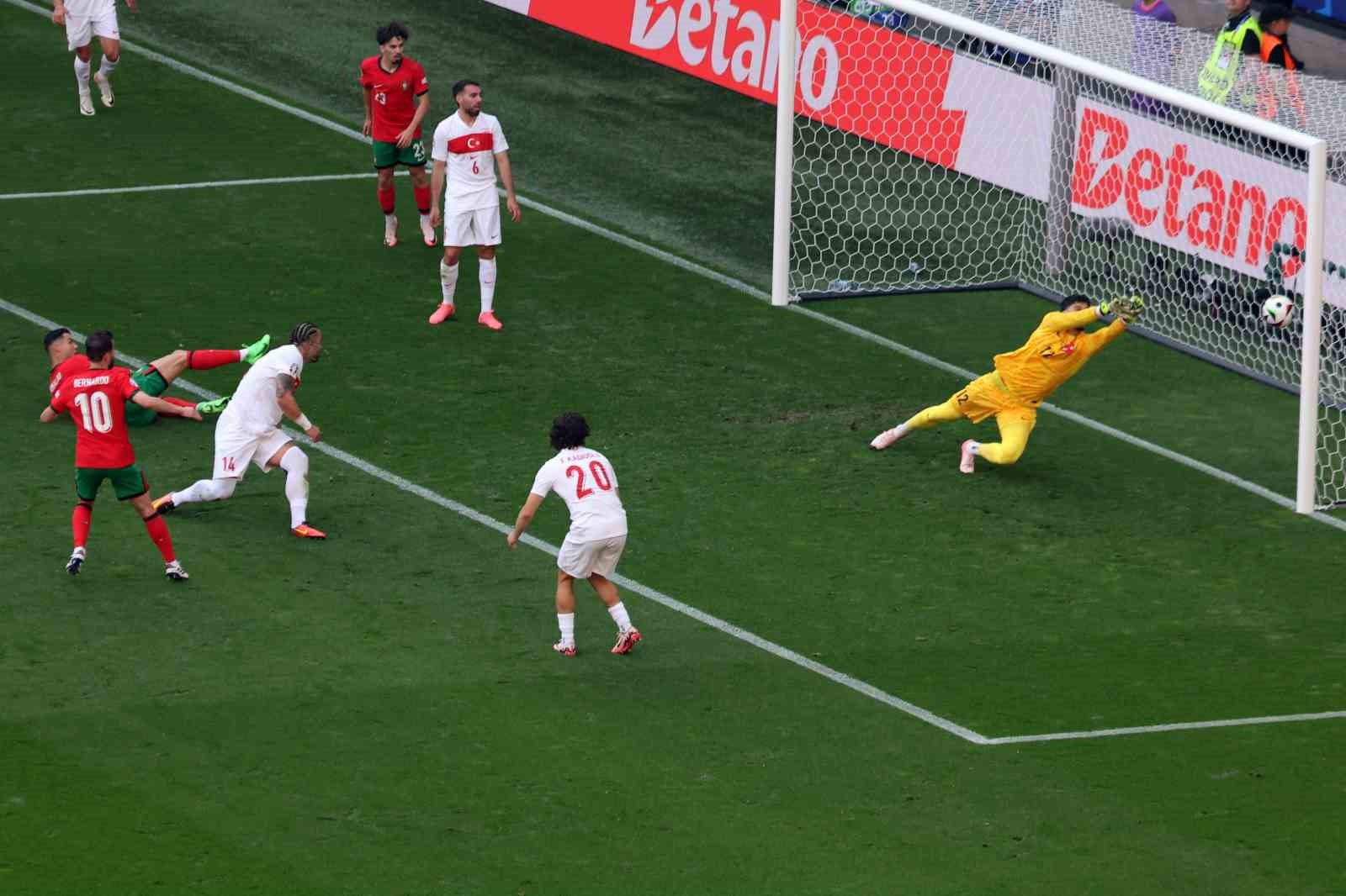 EURO 2024: Türkiye: 0 - Portekiz: 2 (İlk yarı)
