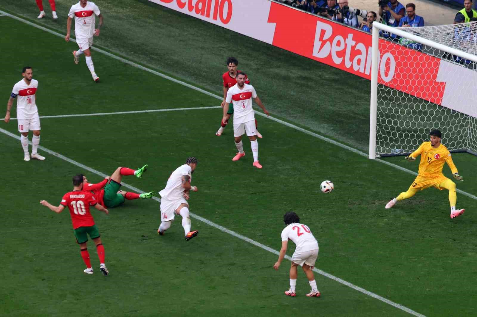 EURO 2024: Türkiye: 0 - Portekiz: 2 (İlk yarı)
