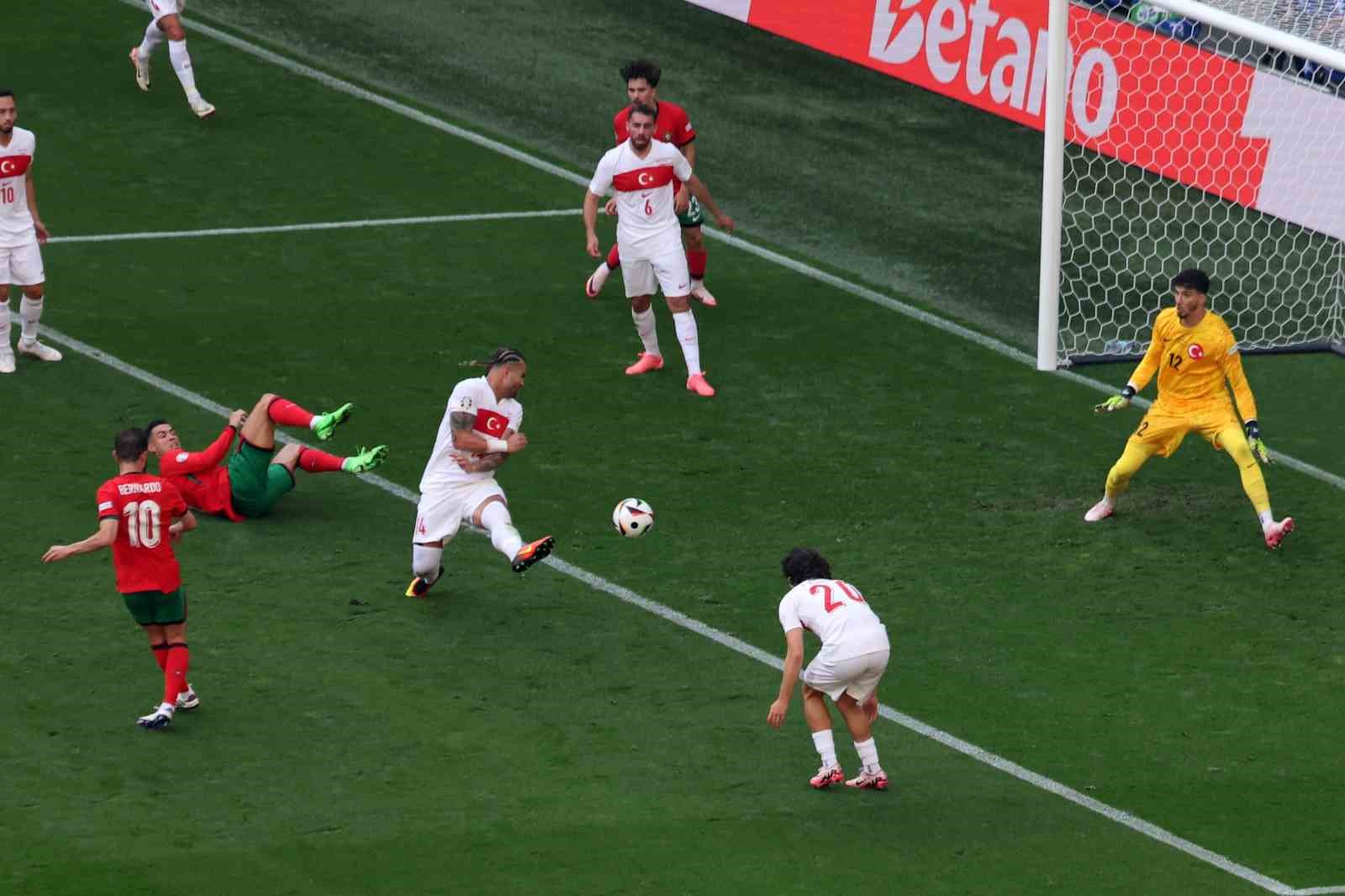 EURO 2024: Türkiye: 0 - Portekiz: 2 (İlk yarı)
