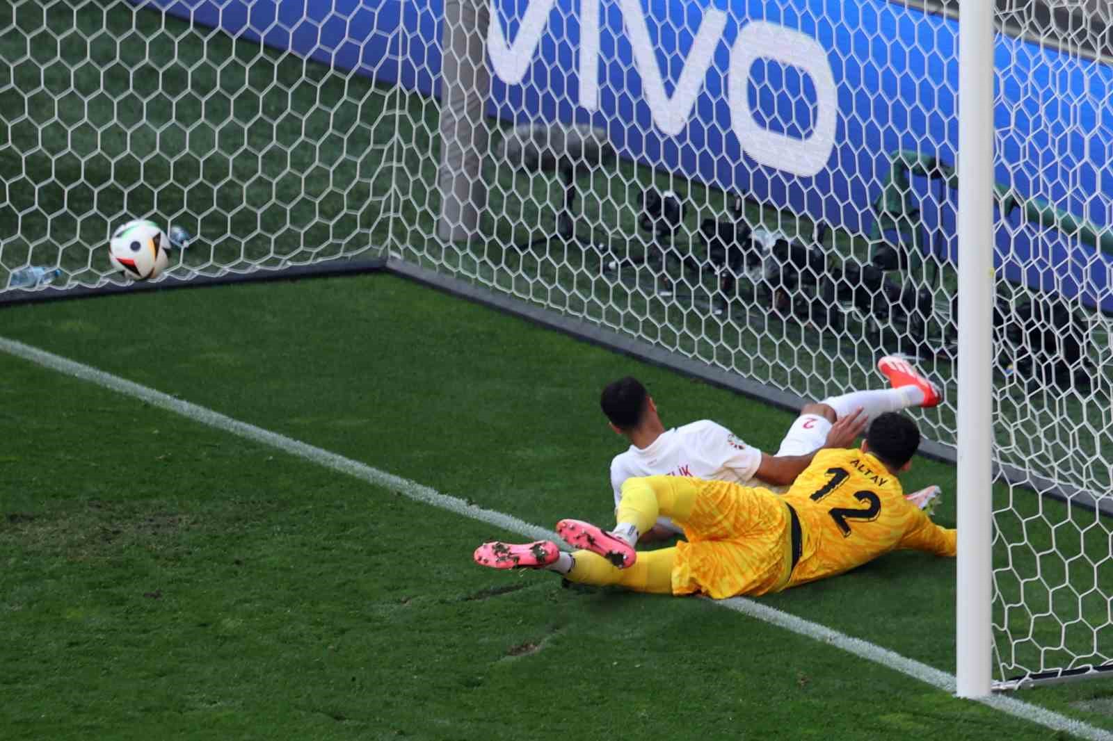 EURO 2024: Türkiye: 0 - Portekiz: 2 (İlk yarı)
