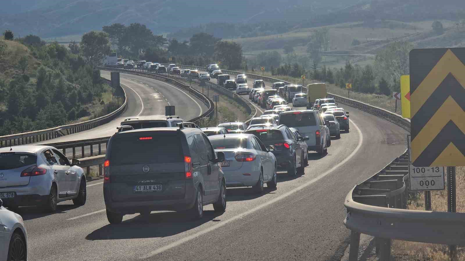 Kemikli Rampaları’nda tatil dönüşü yoğunluğu sürüyor
