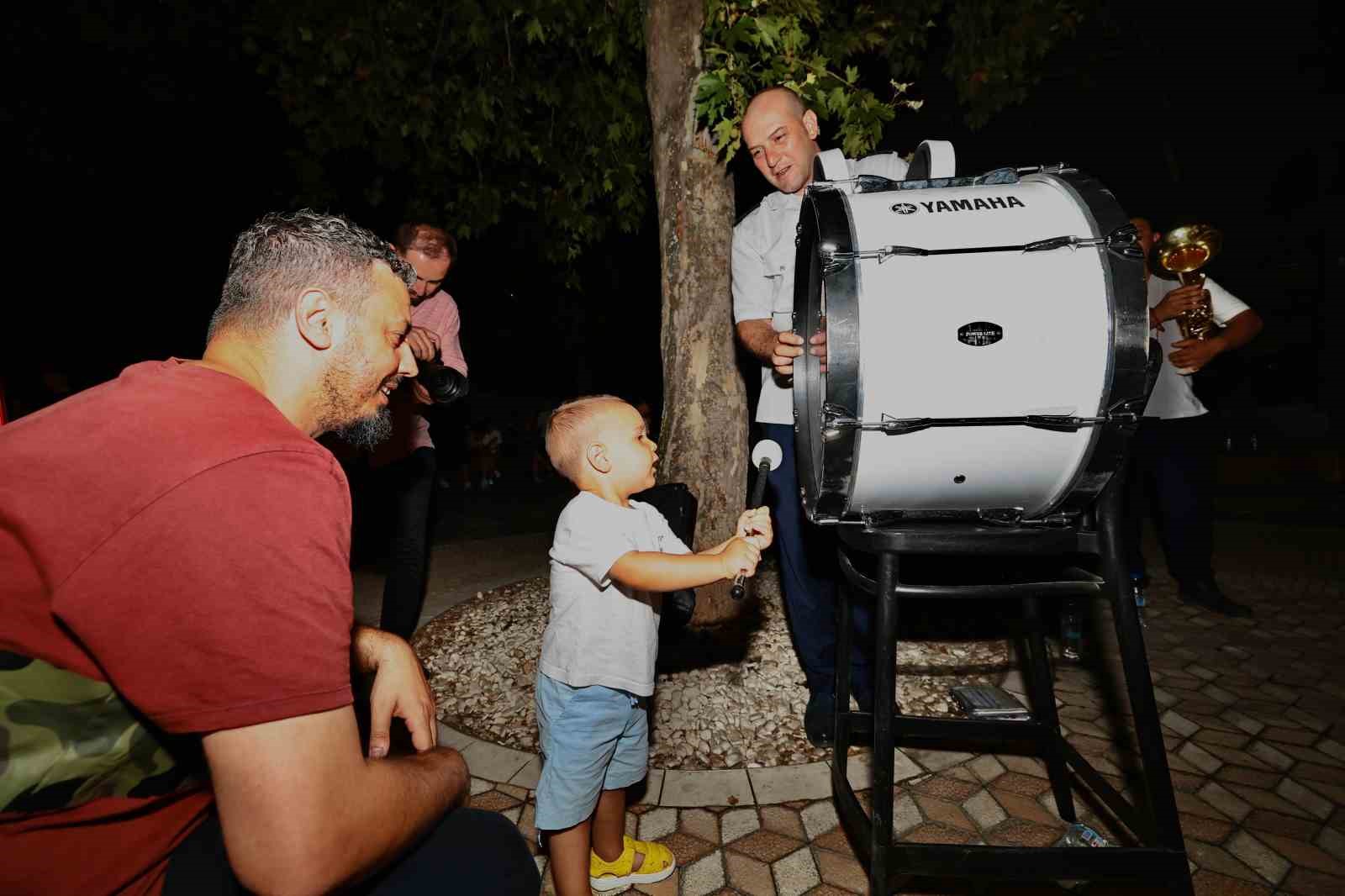 Denizli Büyükşehir Bandosu ile caddeler şenlendi
