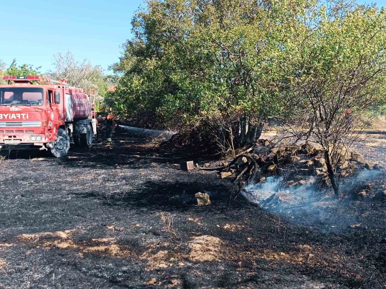 Burdur’da yarım saat içerisinde çıkan 5 yangında 60 dekar arazi yandı
