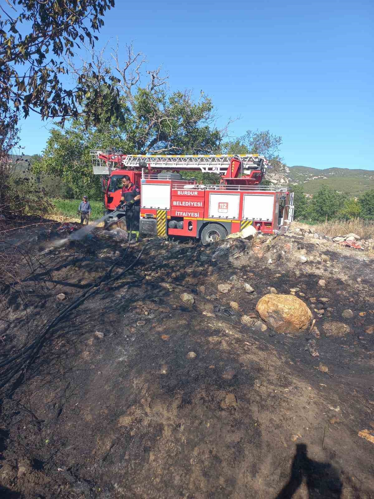 Burdur’da yarım saat içerisinde çıkan 5 yangında 60 dekar arazi yandı
