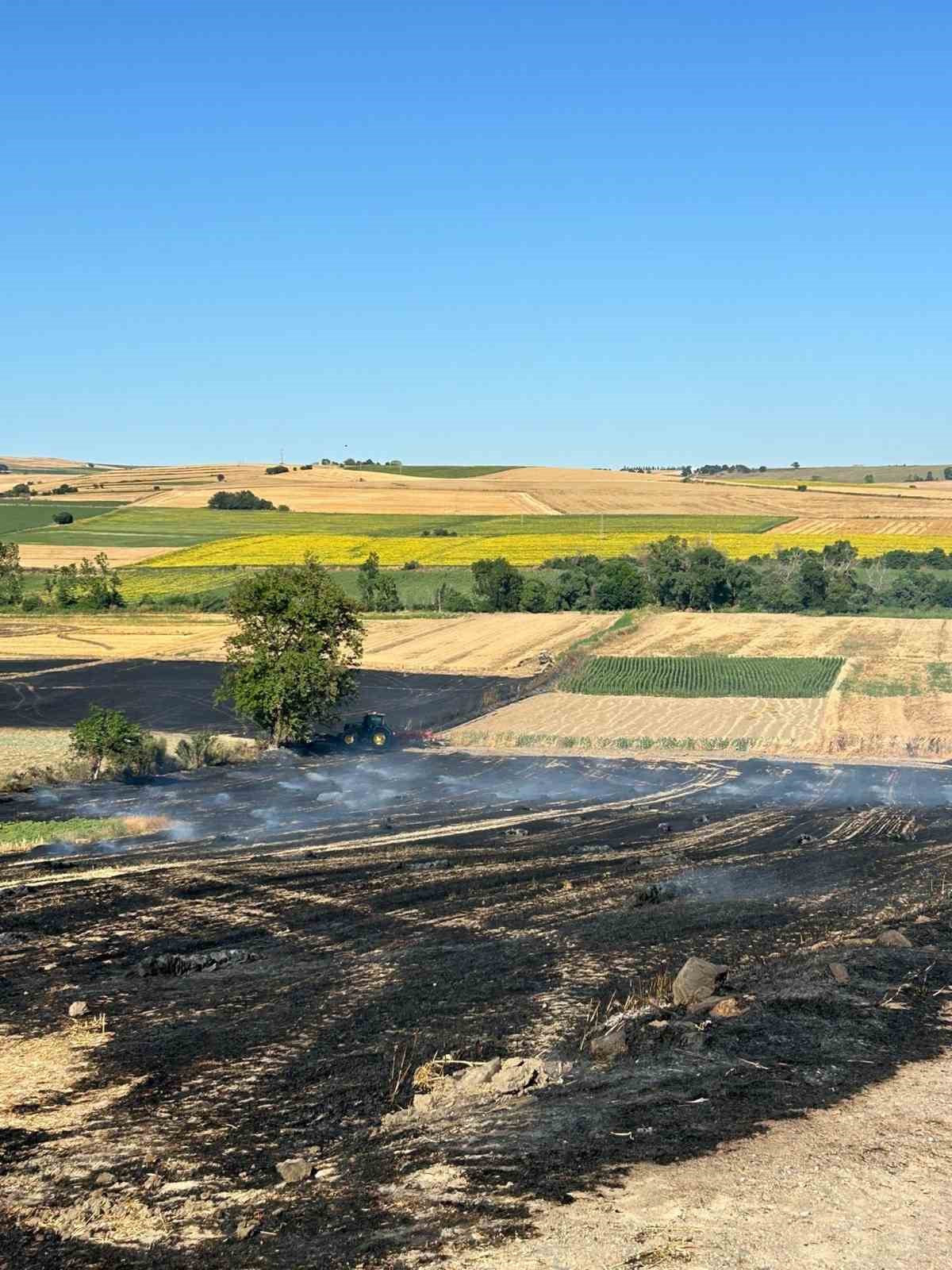 Tekirdağ’da alev alev yanan buğday tarlası küle döndü
