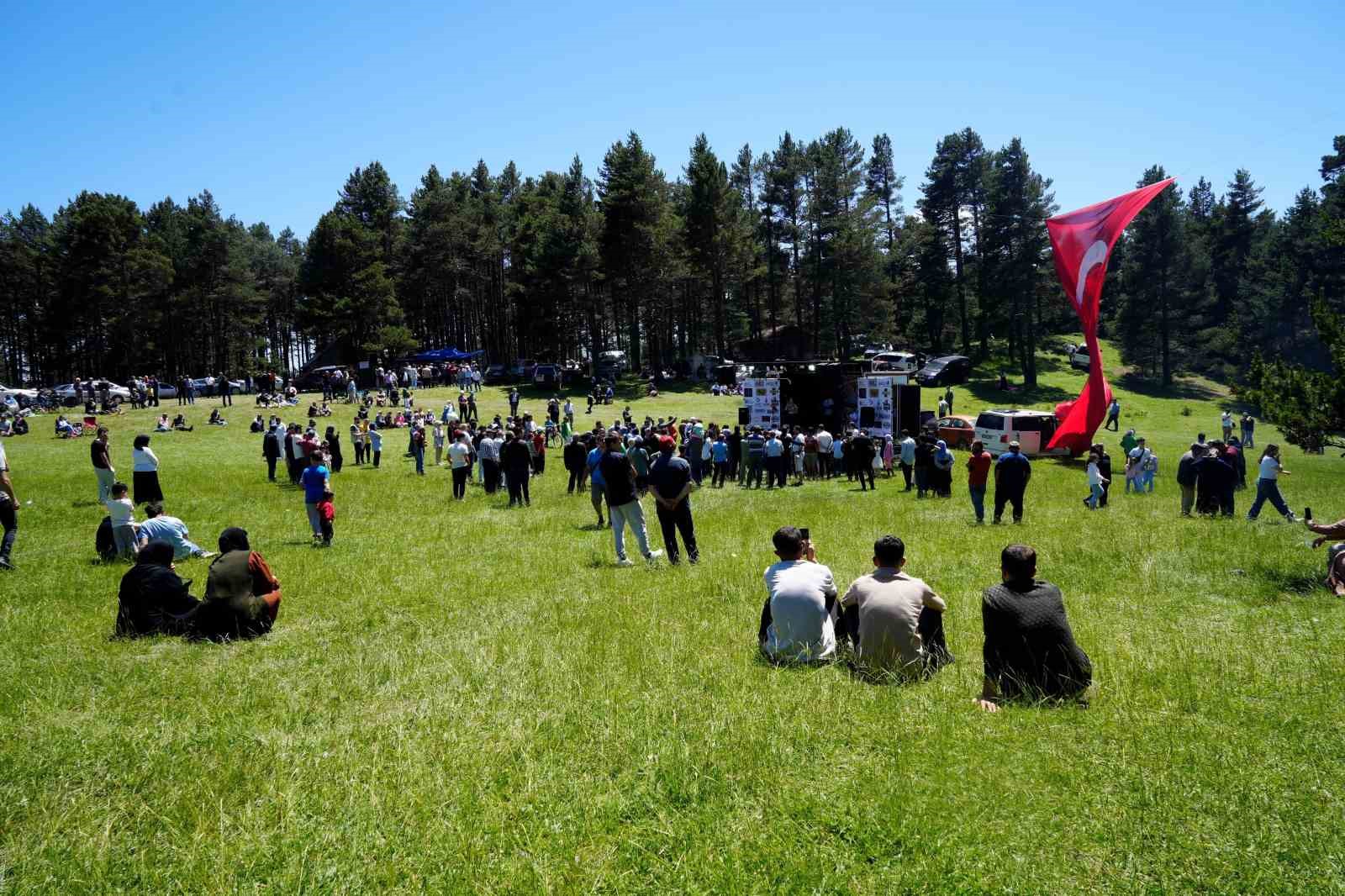 Güzelhisar Kalesi’nin varisleri yayla şenliğinde bir araya geldi
