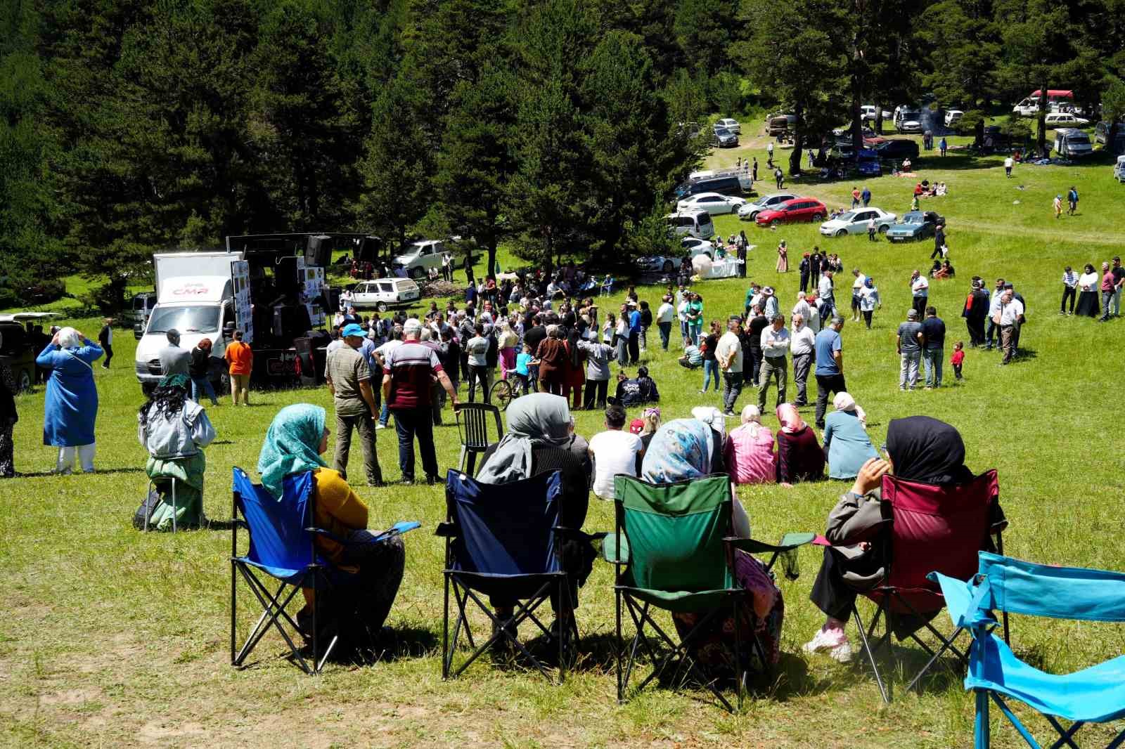 Güzelhisar Kalesi’nin varisleri yayla şenliğinde bir araya geldi
