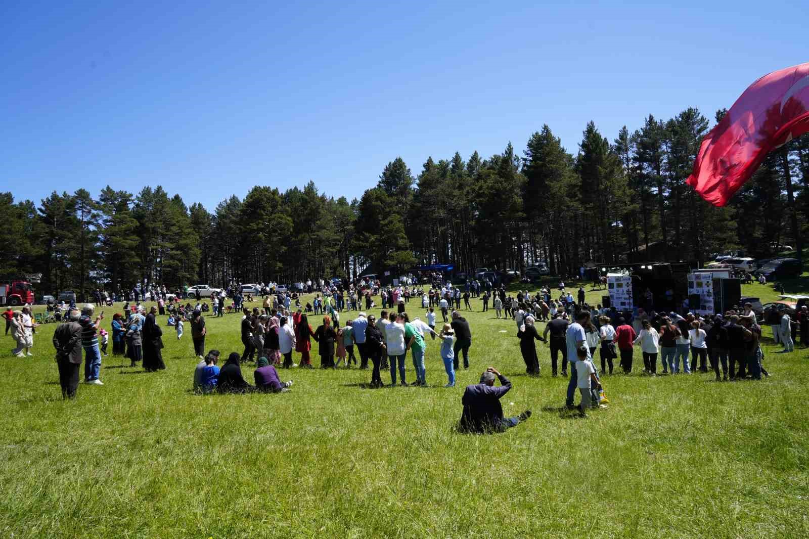 Güzelhisar Kalesi’nin varisleri yayla şenliğinde bir araya geldi
