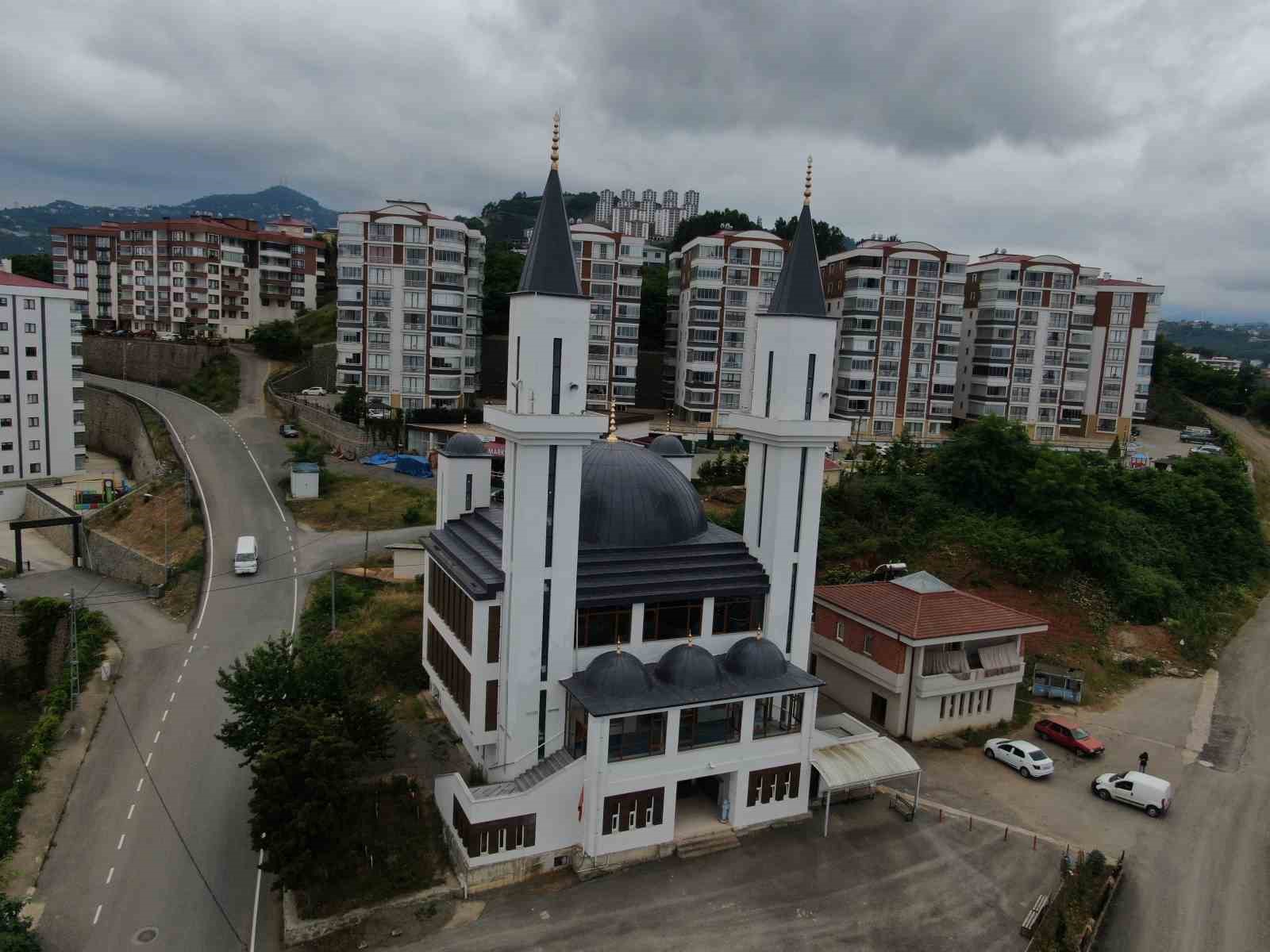 Kiliseye benzetildiği için inşaatı duran cami 18 yıl sonra bitirildi
