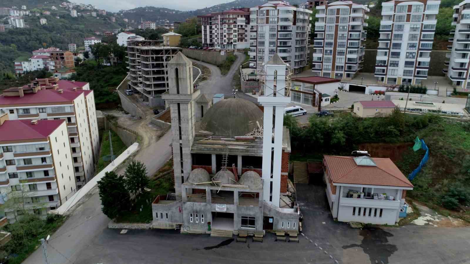 Kiliseye benzetildiği için inşaatı duran cami 18 yıl sonra bitirildi
