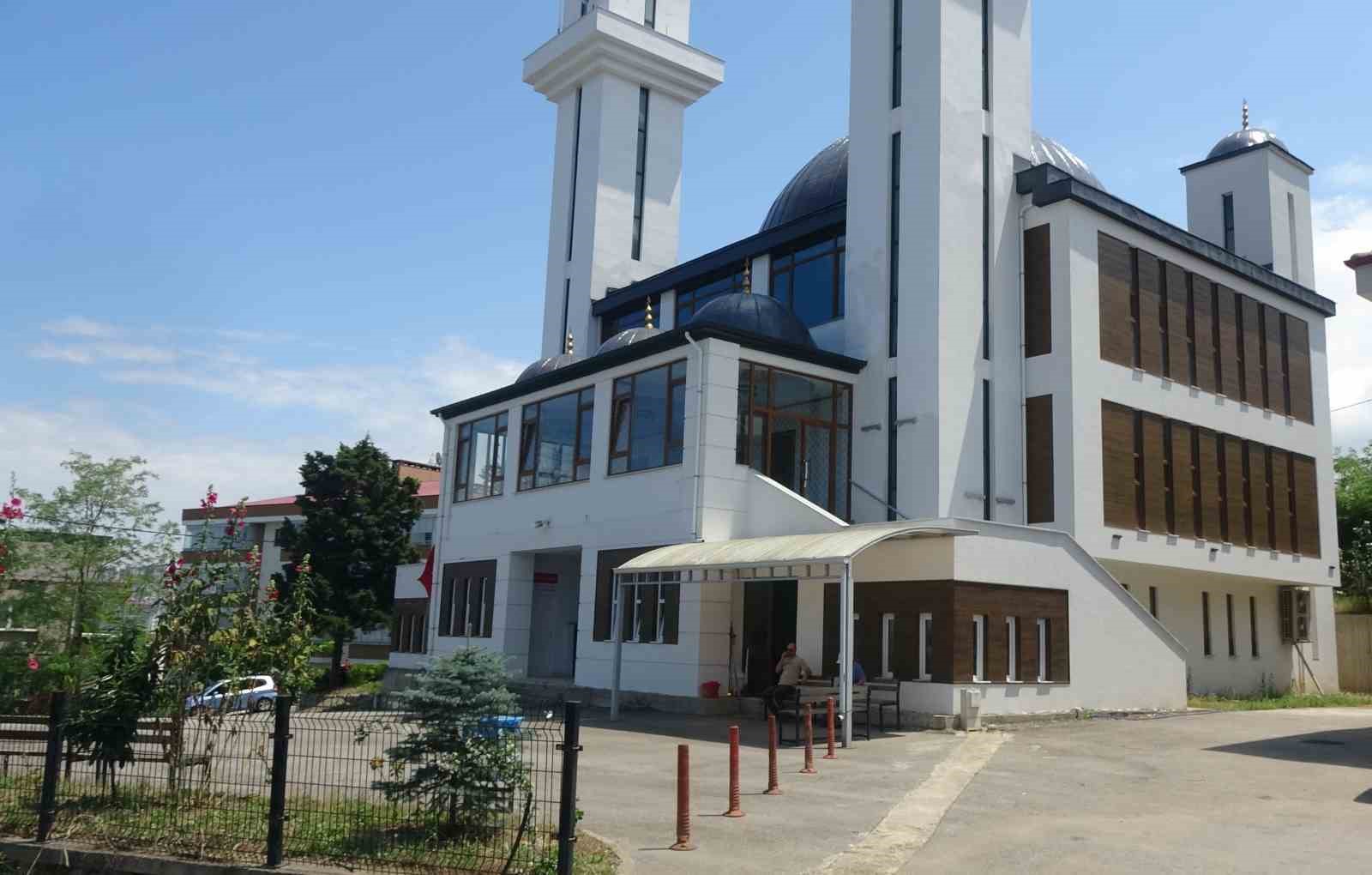 Kiliseye benzetildiği için inşaatı duran cami 18 yıl sonra bitirildi
