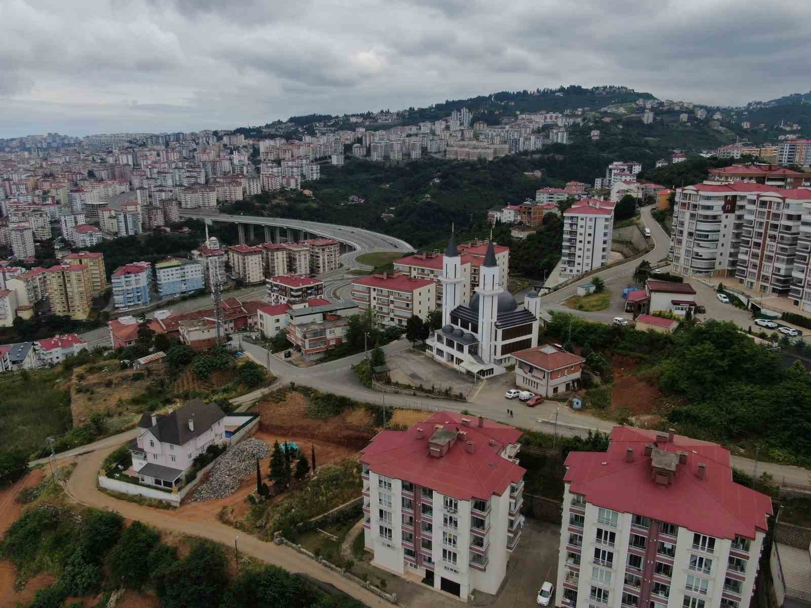 Kiliseye benzetildiği için inşaatı duran cami 18 yıl sonra bitirildi
