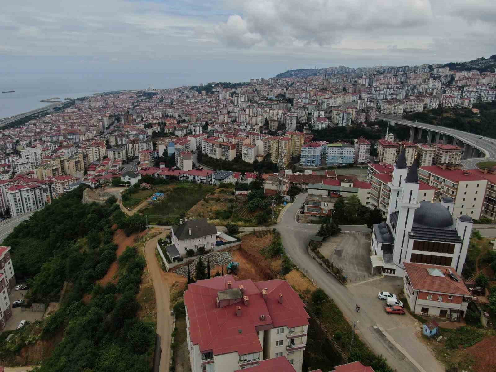 Kiliseye benzetildiği için inşaatı duran cami 18 yıl sonra bitirildi
