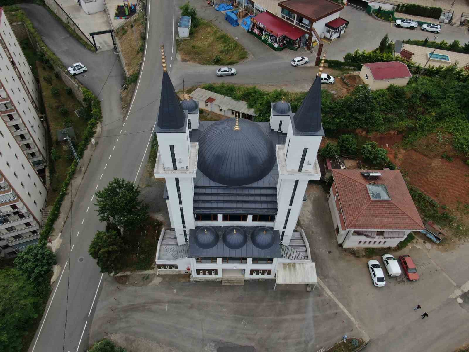 Kiliseye benzetildiği için inşaatı duran cami 18 yıl sonra bitirildi
