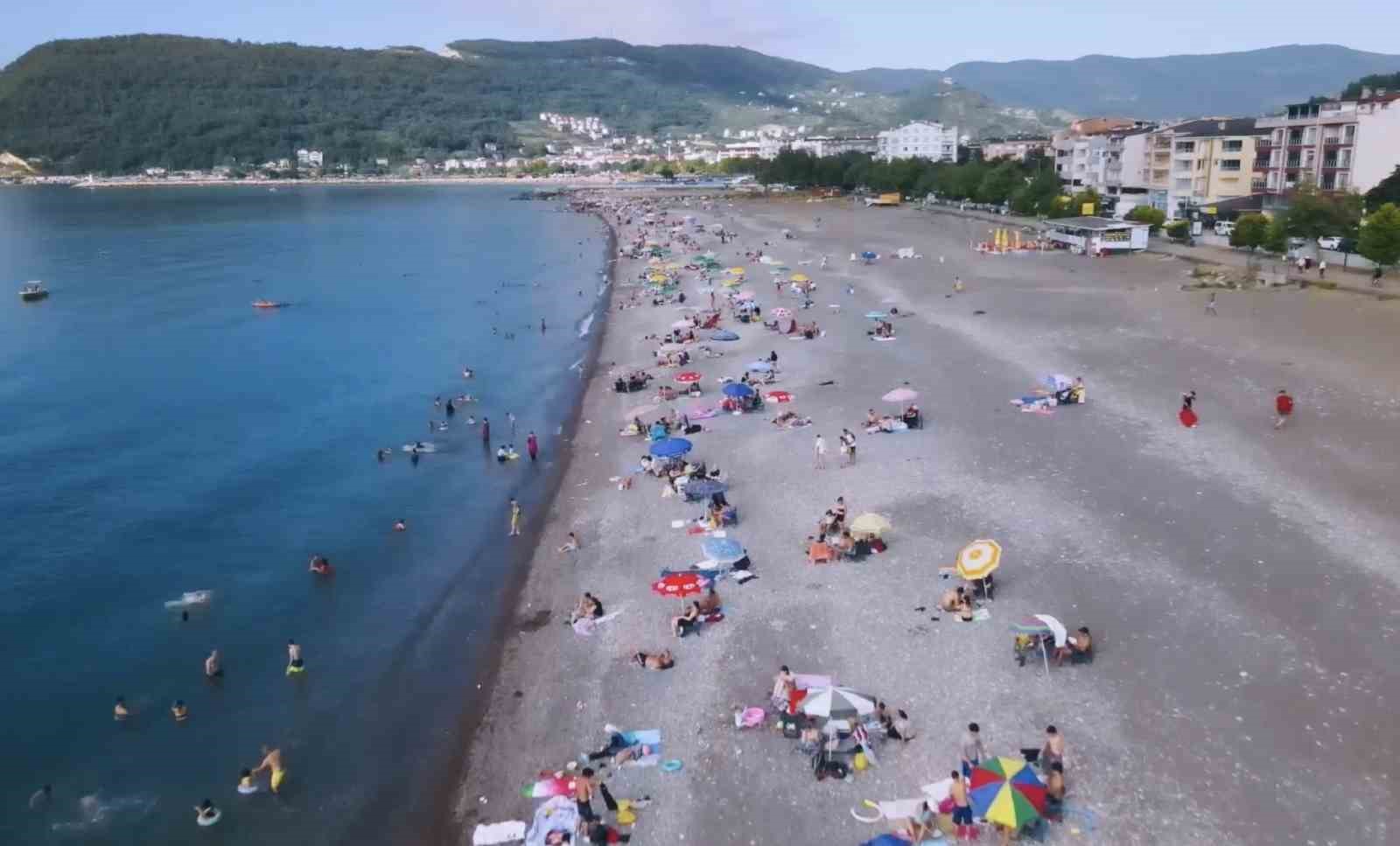 22 bin nüfuslu ilçeye bayram tatili akını: Hem denizin hem de doğanın tadını çıkardılar
