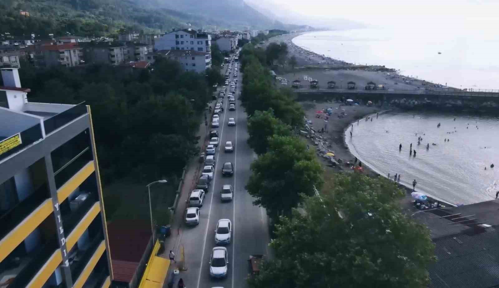 22 bin nüfuslu ilçeye bayram tatili akını: Hem denizin hem de doğanın tadını çıkardılar
