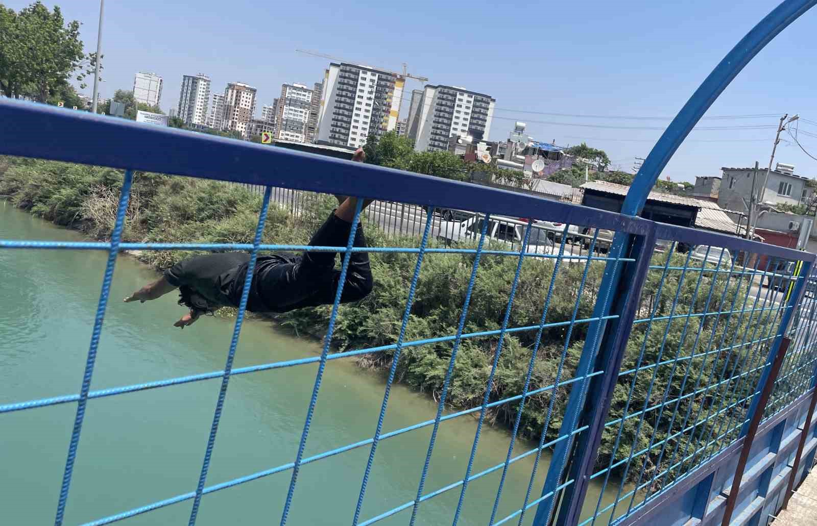 Adana’da çocukların kanaldaki tehlikeli serinliği
