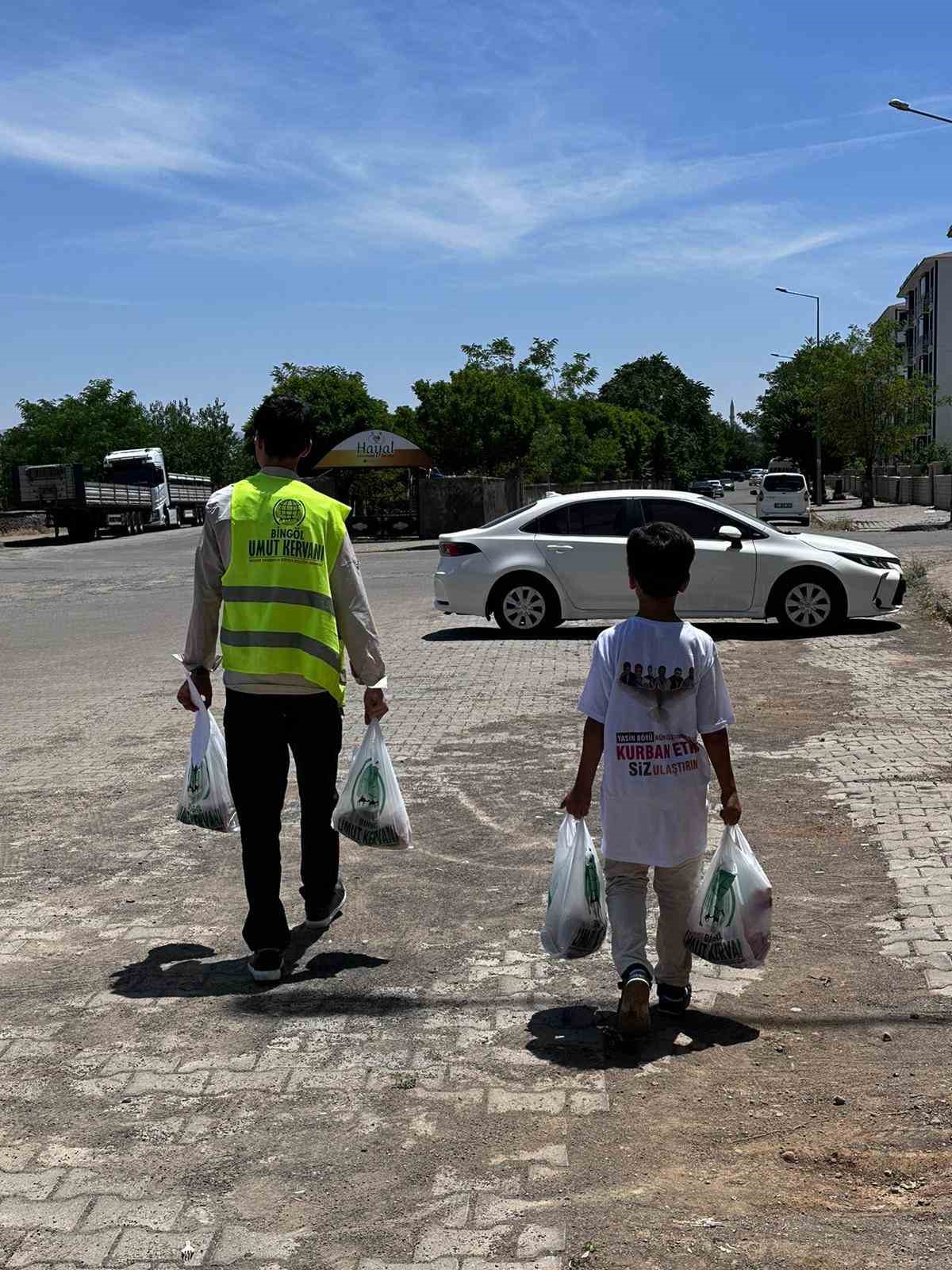 Bingöl’de 2 bin aileye kurban eti dağıtıldı
