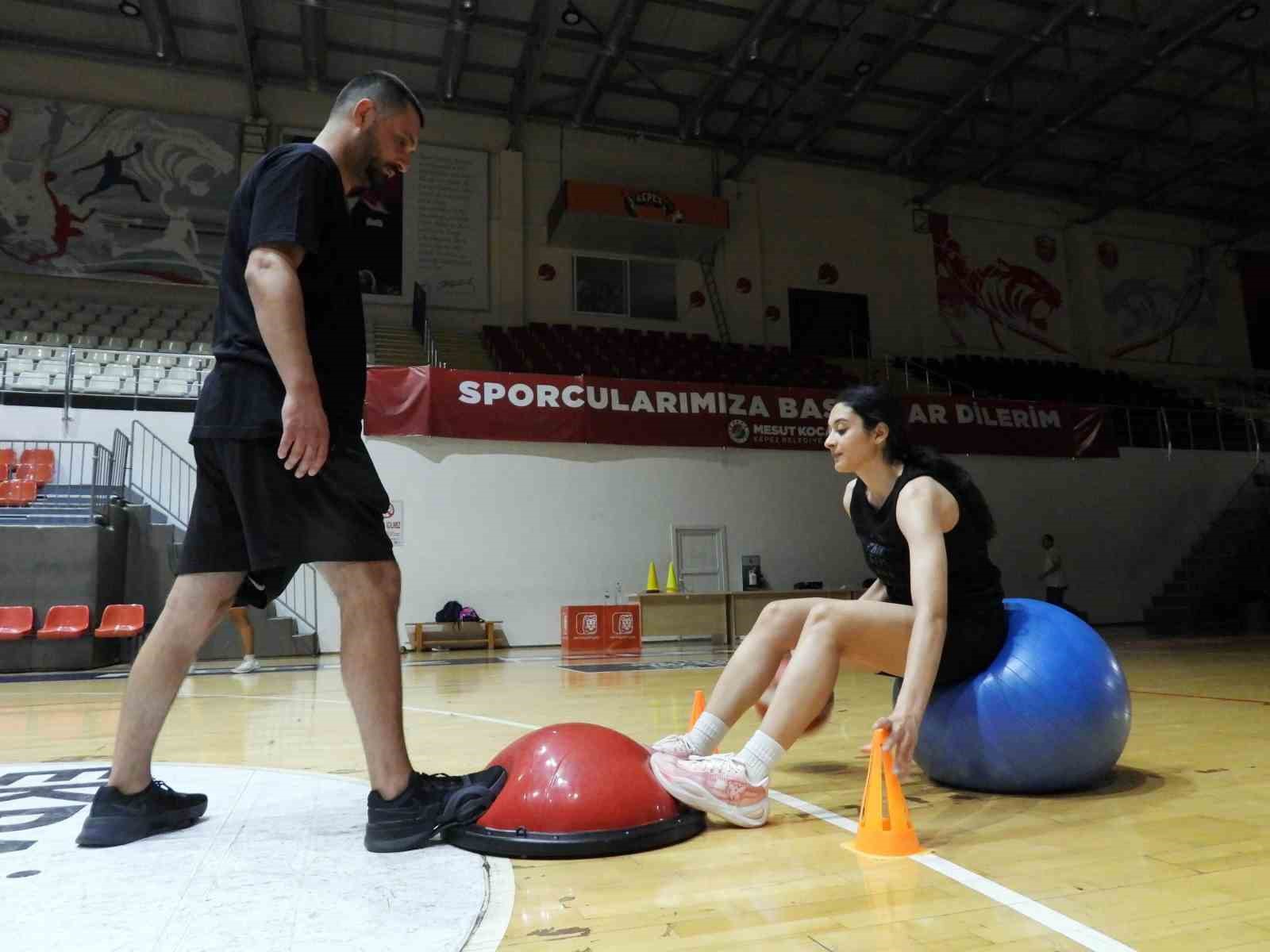 Kepez’in basketbolcuları antrenmanlarını sürdürüyor
