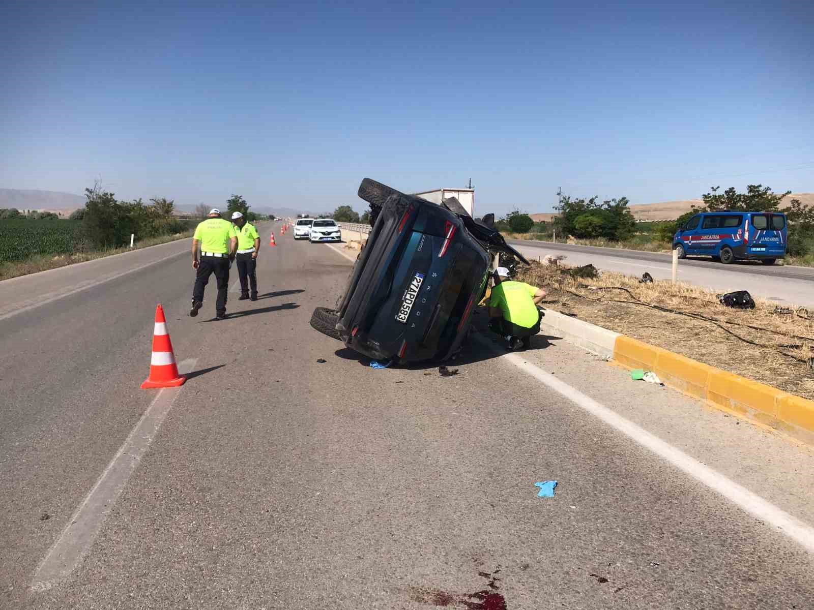 Konya’da kontrolden çıkan cip takla attı: 3 yaralı
