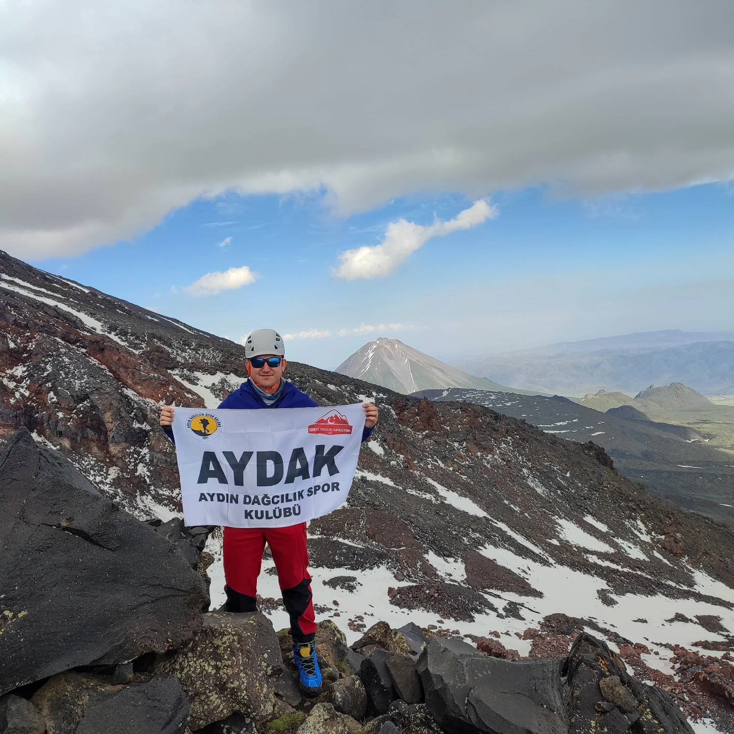 Aydınlı dağcı, Türkiye’nin çatısına tırmandı
