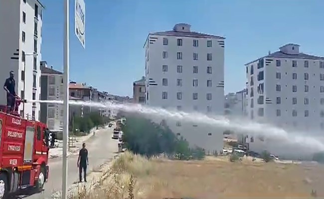 Elazığ’daki ot yangını söndürüldü
