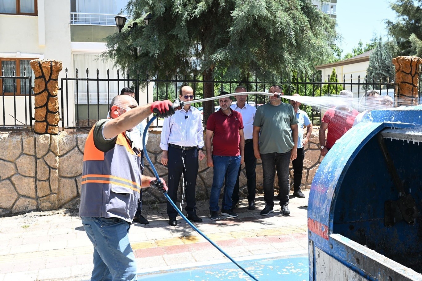 Geçit, temizlik çalışmalarını inceledi
