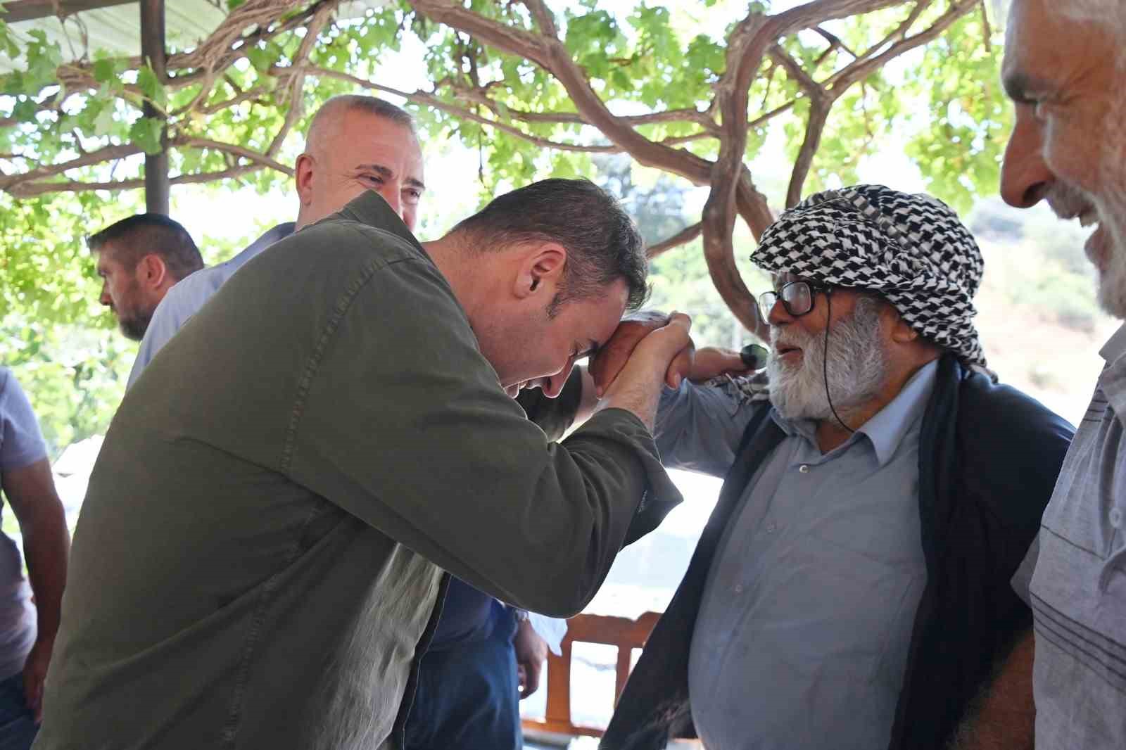 Bayramda evi yanan ailenin yaralarını Büyükşehir saracak
