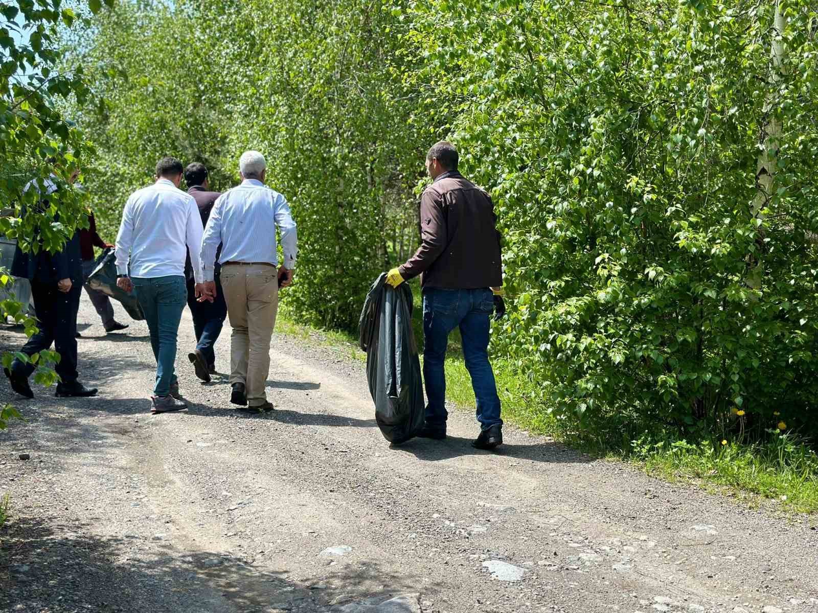 Arpaçay’da mesire alanı temizlendi
