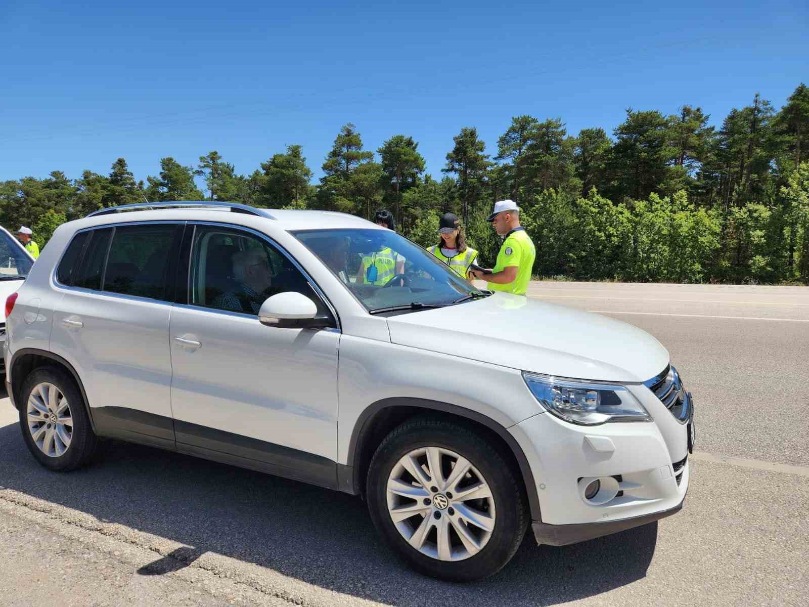 Trafik ekiplerinden bayram tatilinin son gününde sıkı denetim
