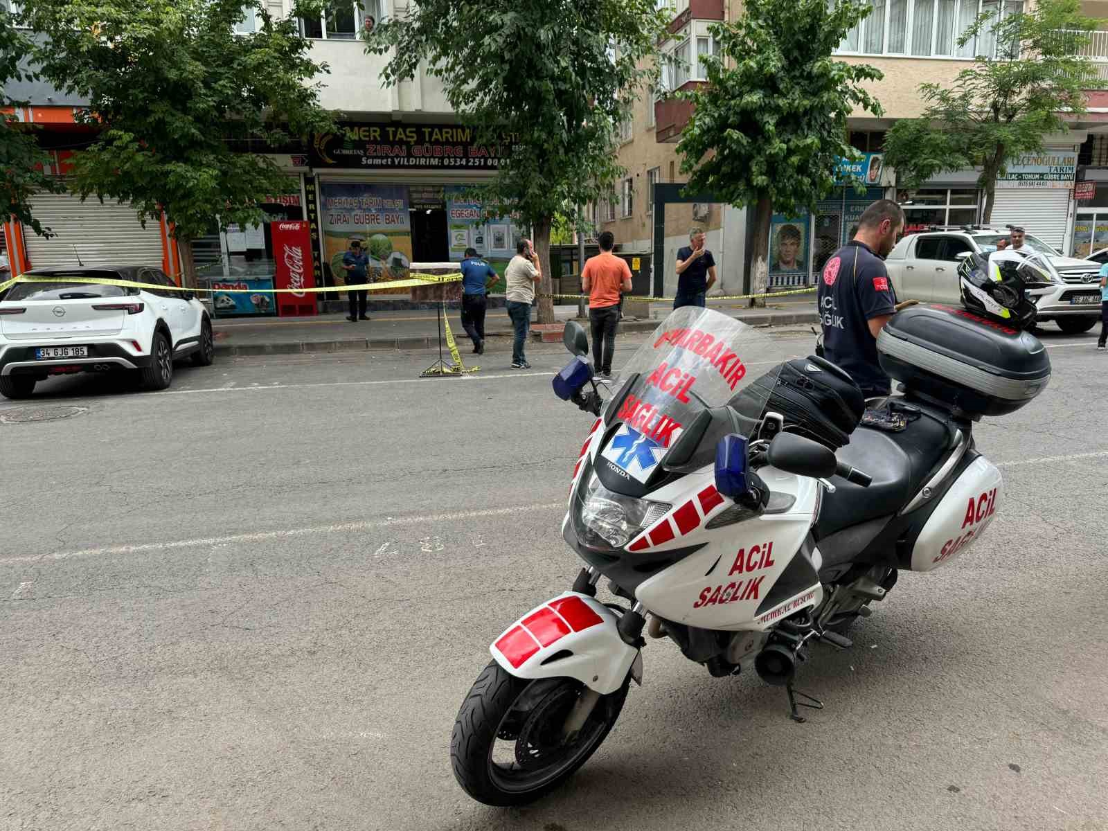 Diyarbakır’da anlaşma masasında silahlar konuştu: 4 yaralı
