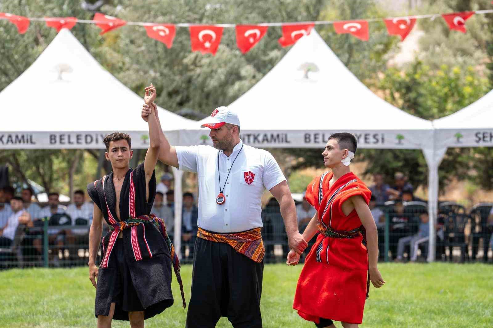 İbrahimşehir Geleneksel Aşırtmalı Aba Güreşi Şehitkamil ev sahipliğinde başladı
