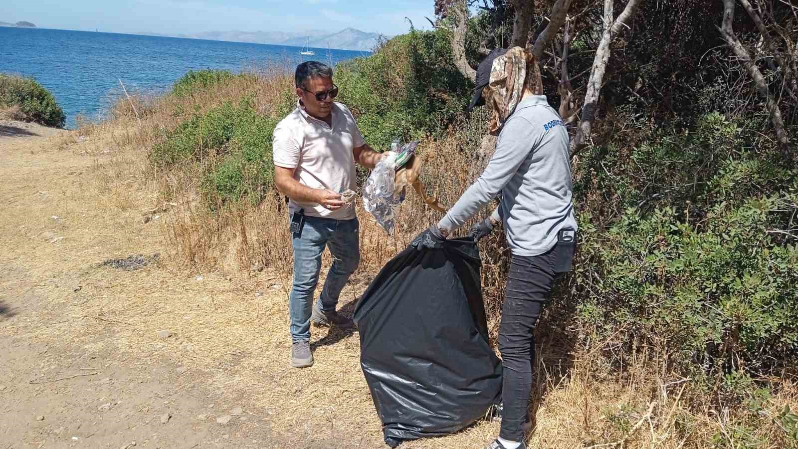 Tatilciler gitti çöpleri kaldı
