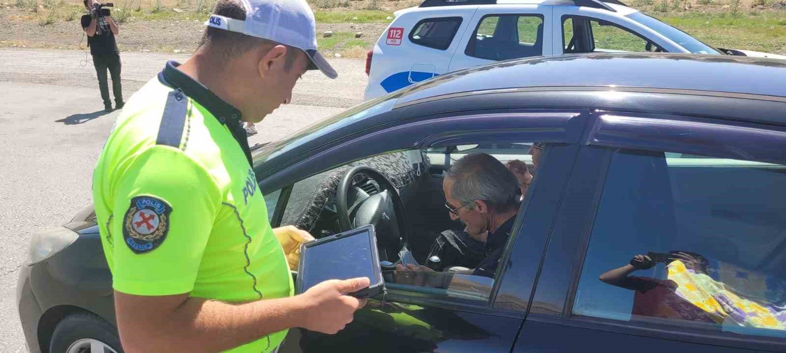 Ankara’da bayram tatilinin son gününde polis ekipleri denetimlerini sürdürüyor
