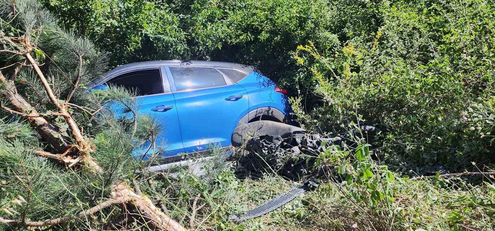 Yalova’da karşı şeritten gelen 2 araca çarpan motosiklet sürücüsü yaralandı
