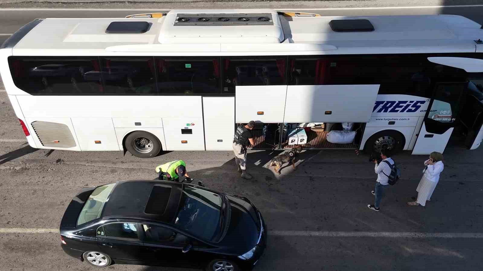 43 ilin geçiş güzergahında narkotik denetimi: Araçlar tek tek duruldu
