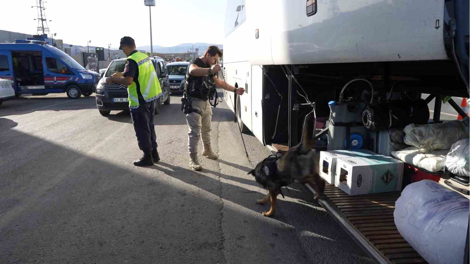 43 ilin geçiş güzergahında narkotik denetimi: Araçlar tek tek duruldu
