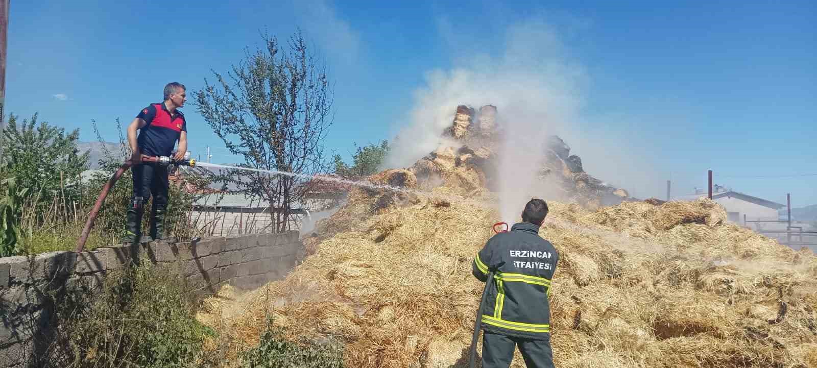 Saman balyalarının bulunduğu alanda çıkan yangın itfaiye tarafından söndürüldü
