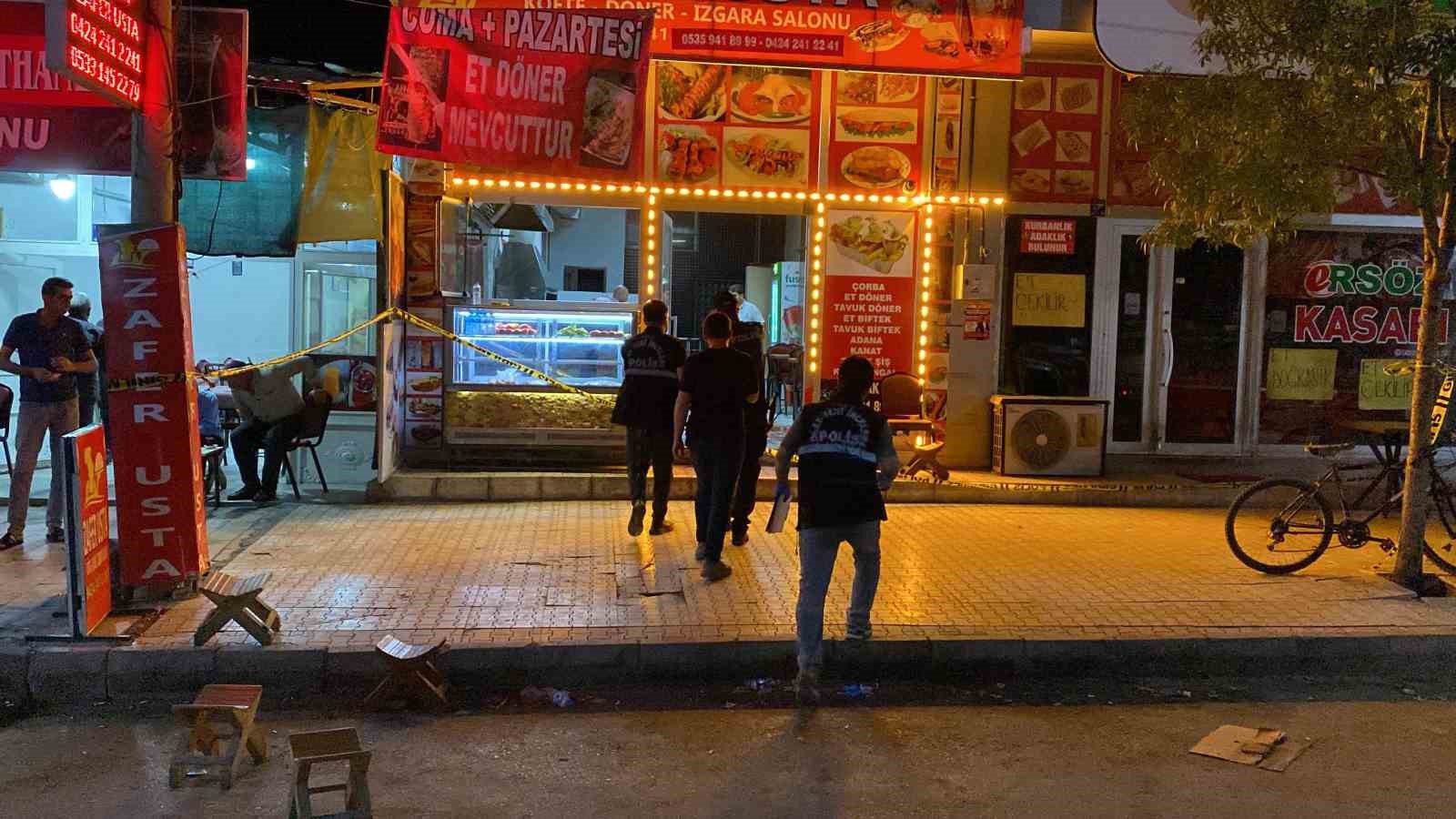 Lokantada yemek yiyen husumetlilerine kurşun yağdırdı: 3 yaralı
