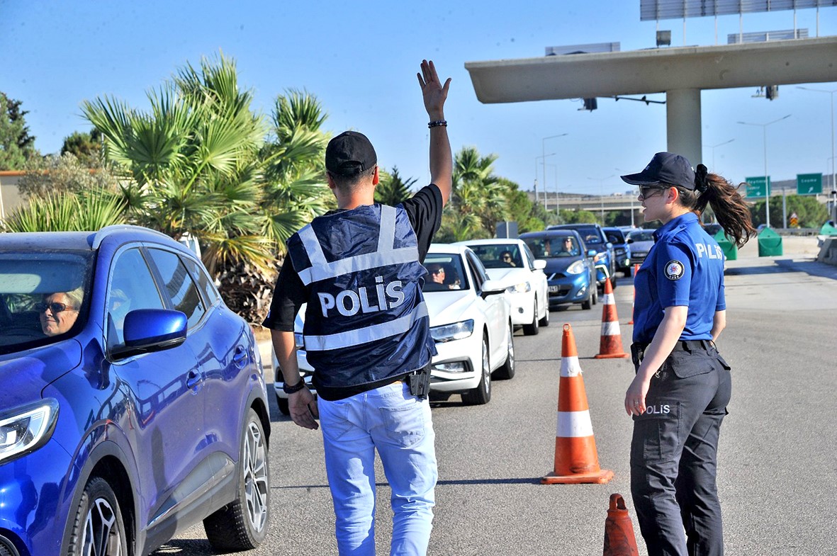 Çeşme’ye tatilde 288 bin araç giriş yaptı
