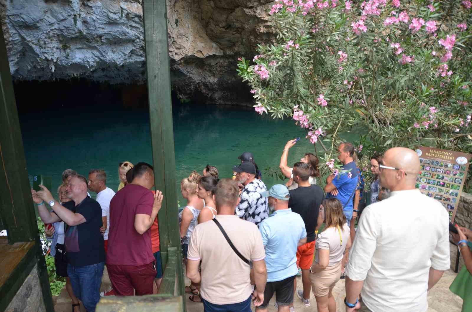 Altınbeşik Mağarası’nı bayram tatilinde 13 bin kişi ziyaret etti
