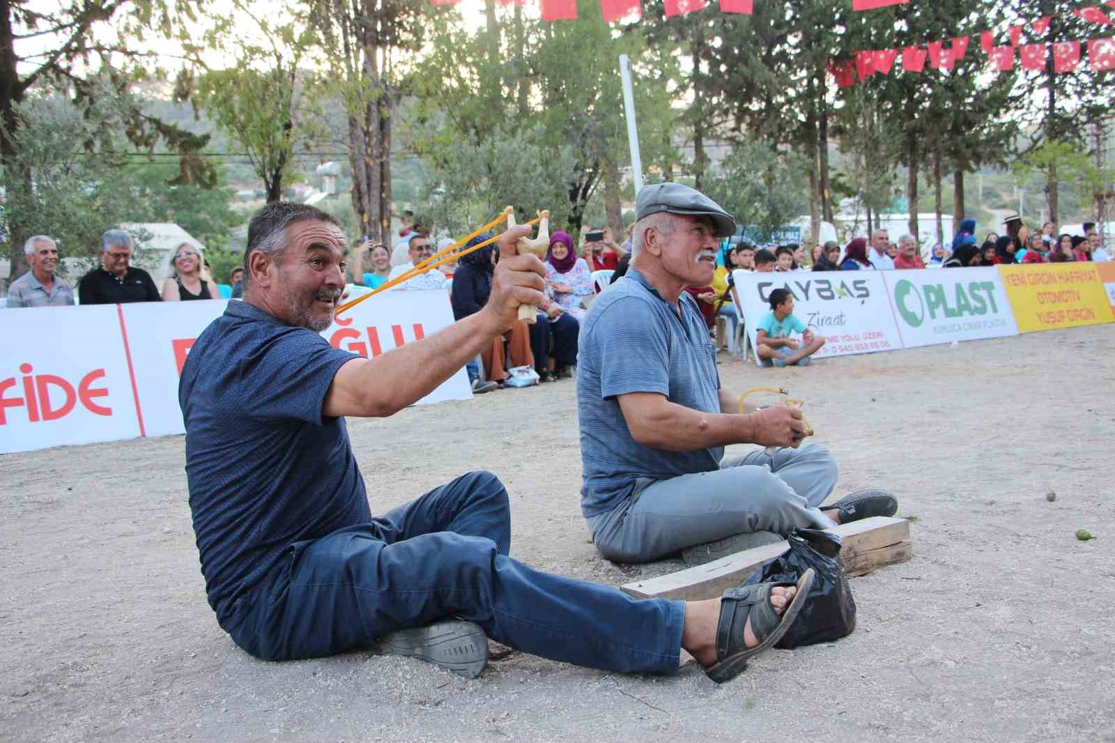 Eski oyun ve gelenekleri yeni nesillere aktardılar
