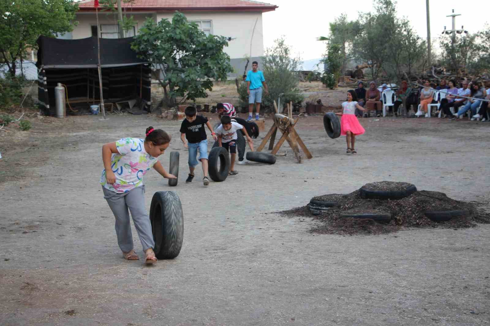 Eski oyun ve gelenekleri yeni nesillere aktardılar
