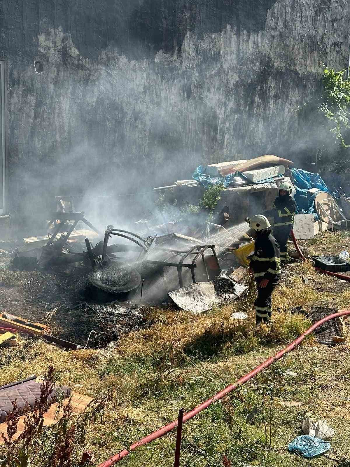 Bilecik’te boş bir arazide çıkan yangına ekipler anında müdahale etti
